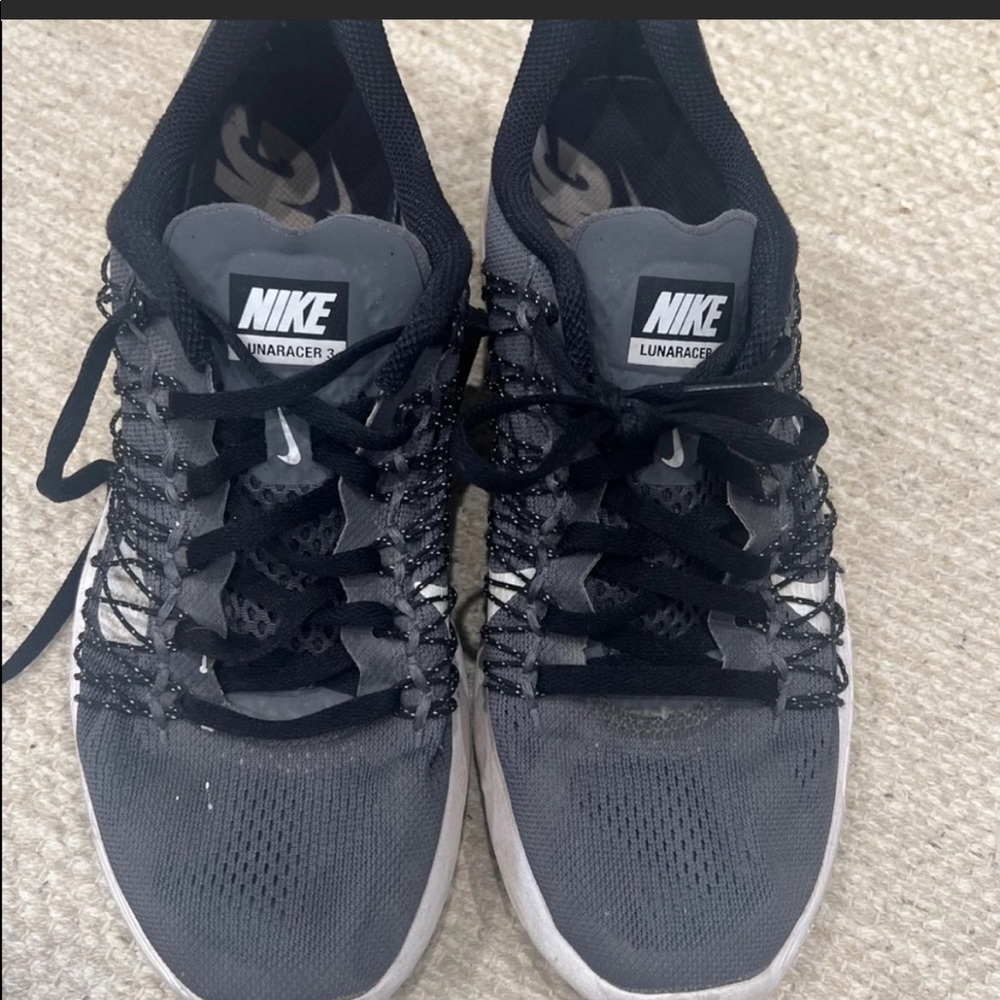 Women’s Nike sneakers